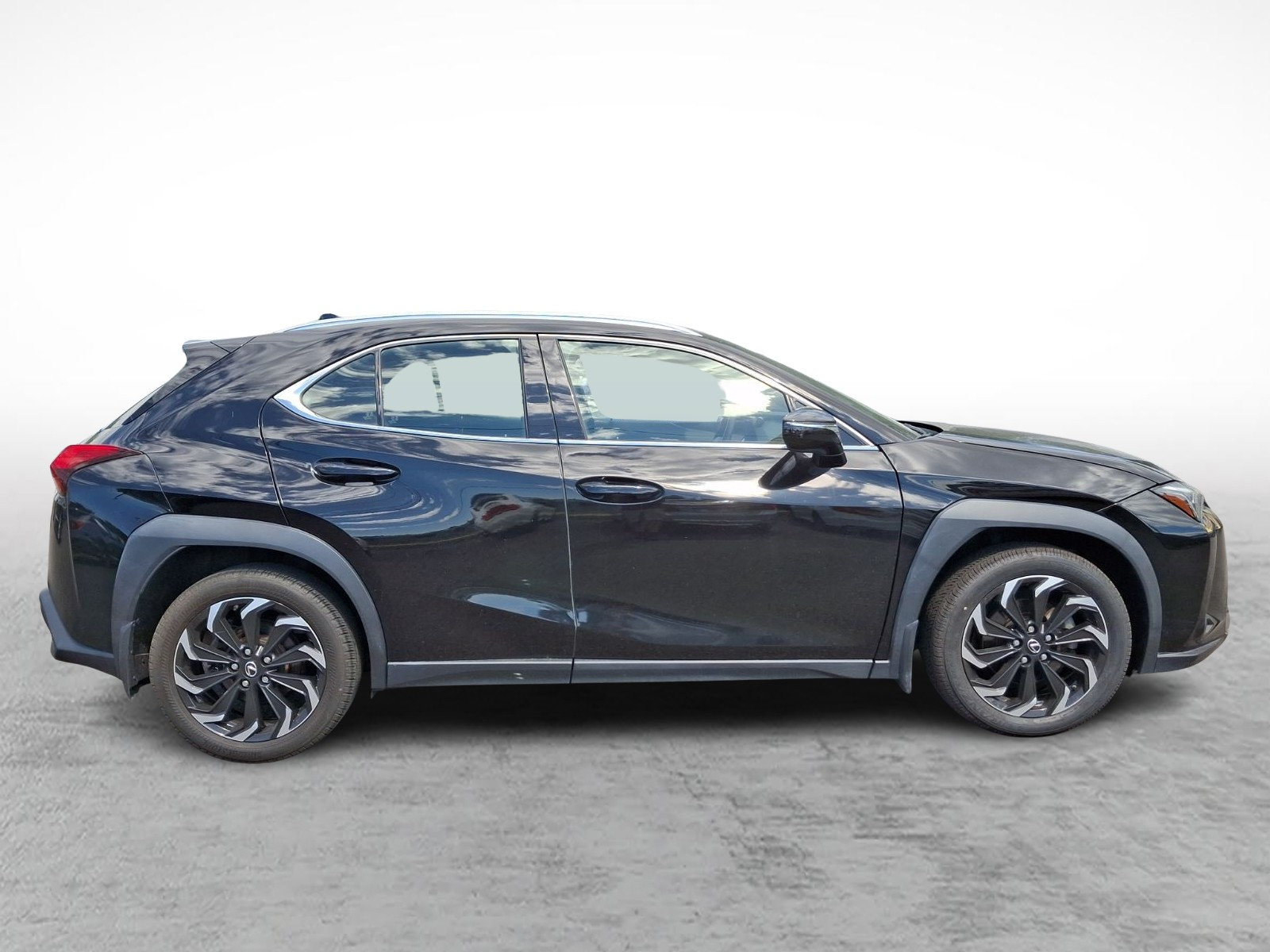 Used 2022 Lexus UX 200 w/ Accessory Package (Z1) FWD image 7