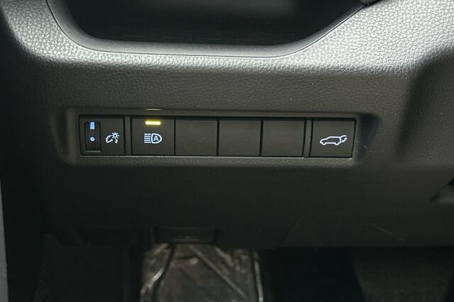 Used 2022 Toyota RAV4 XLE image 36