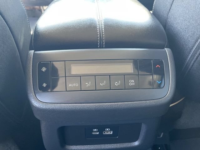 Used 2025 Nissan Pathfinder SL FWD image 21