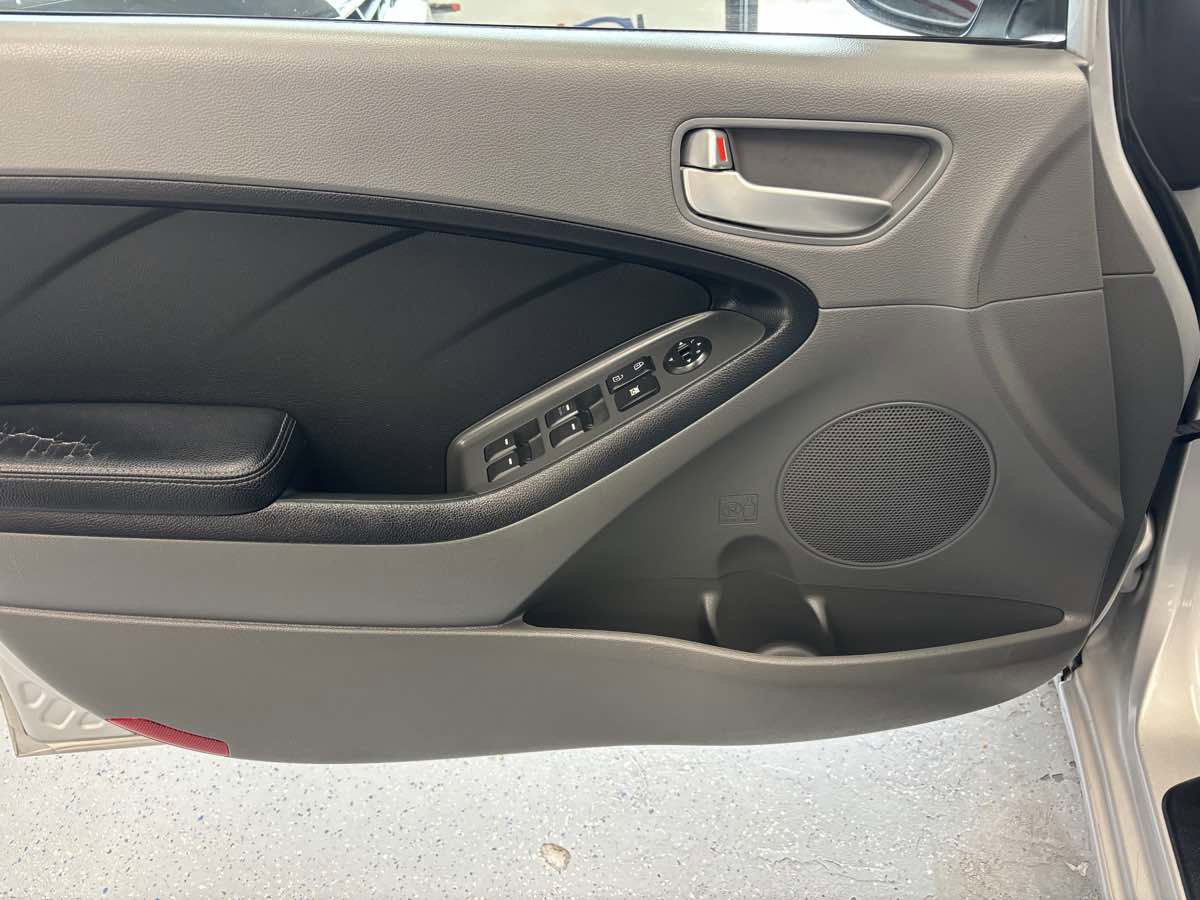 Used 2018 Kia Forte LX image 12