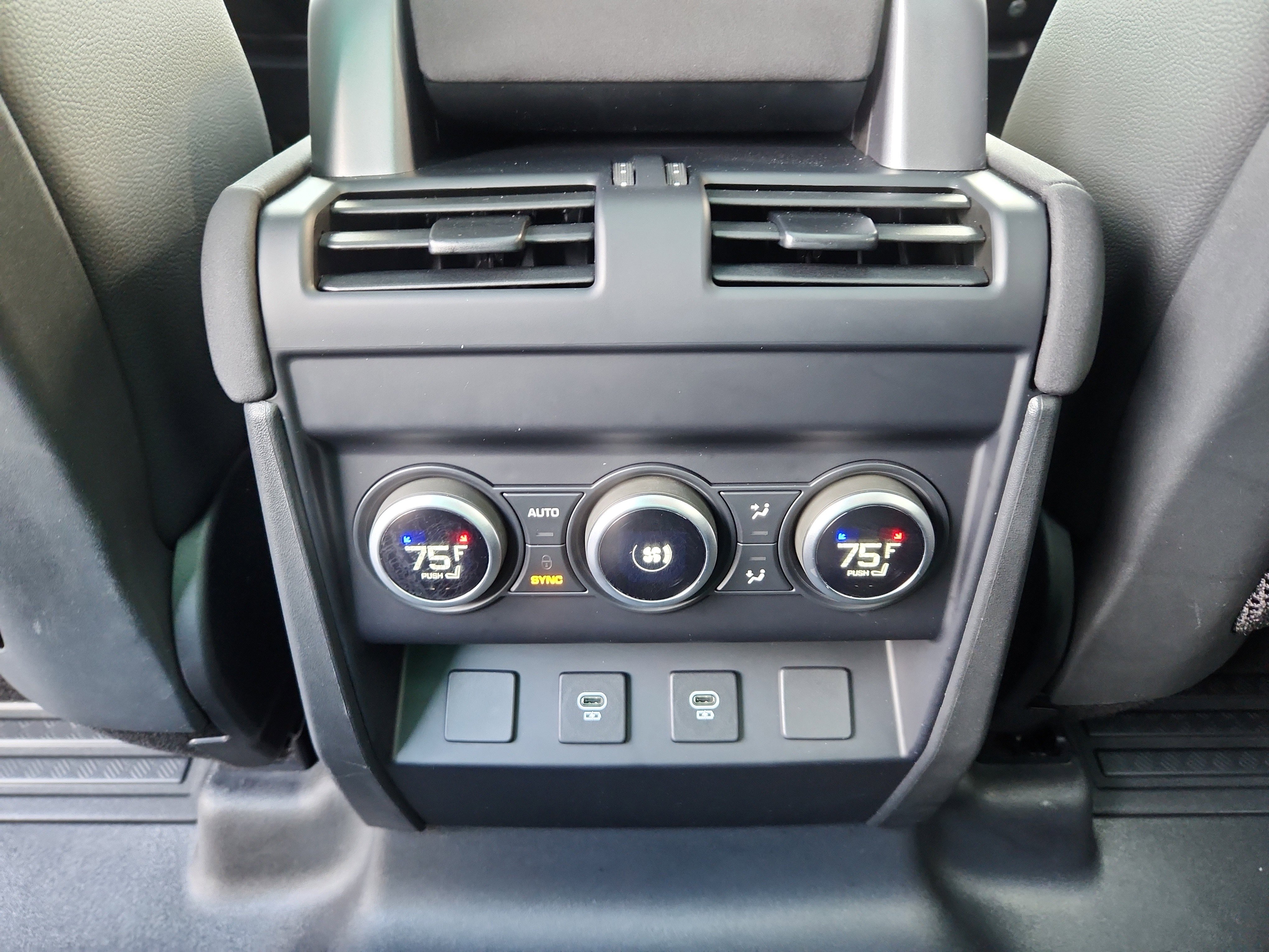 Used 2023 Land Rover Defender 110 X-Dynamic SE image 25