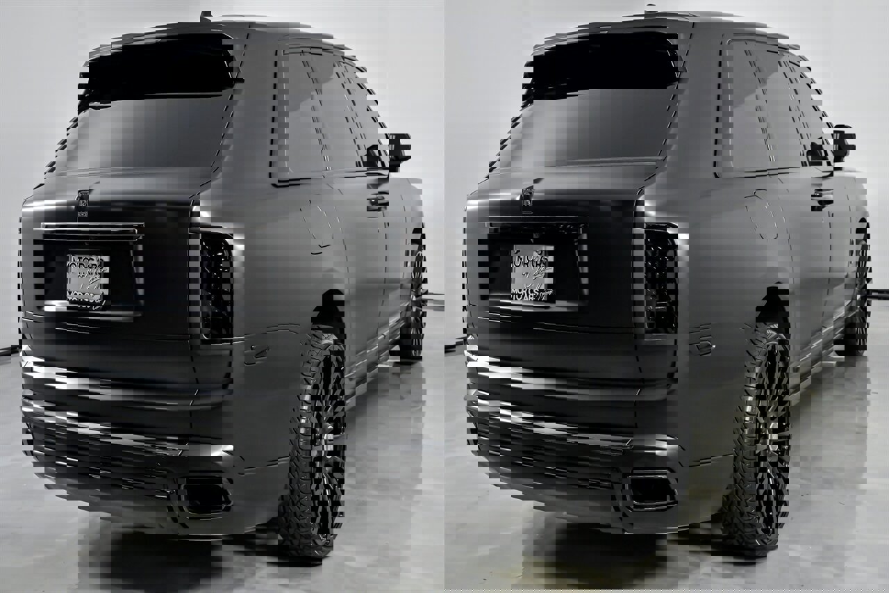 Used 2023 Rolls-Royce Cullinan Black Badge w/ Driver's Package image 12