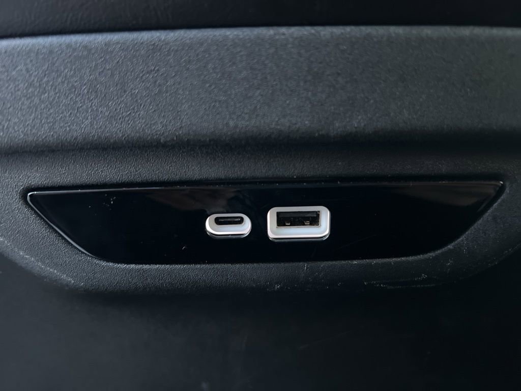 Used 2024 Chrysler Pacifica Touring-L image 26