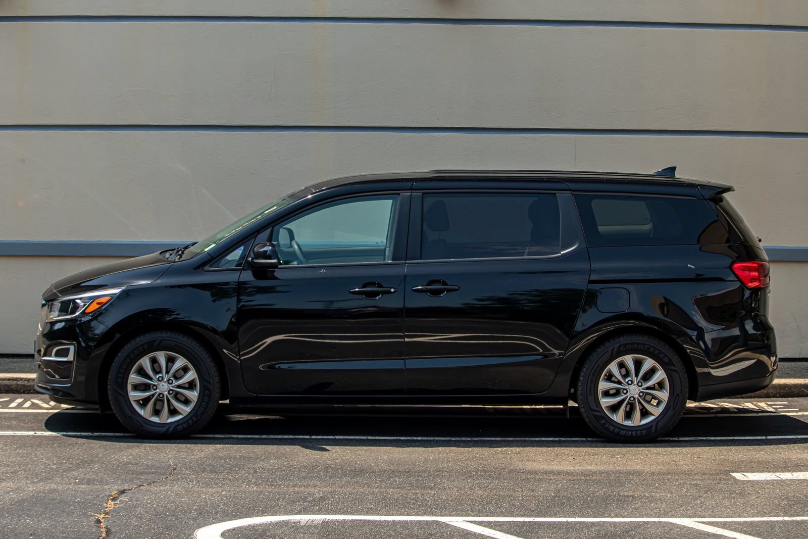 Used 2020 Kia Sedona LX FWD image 6