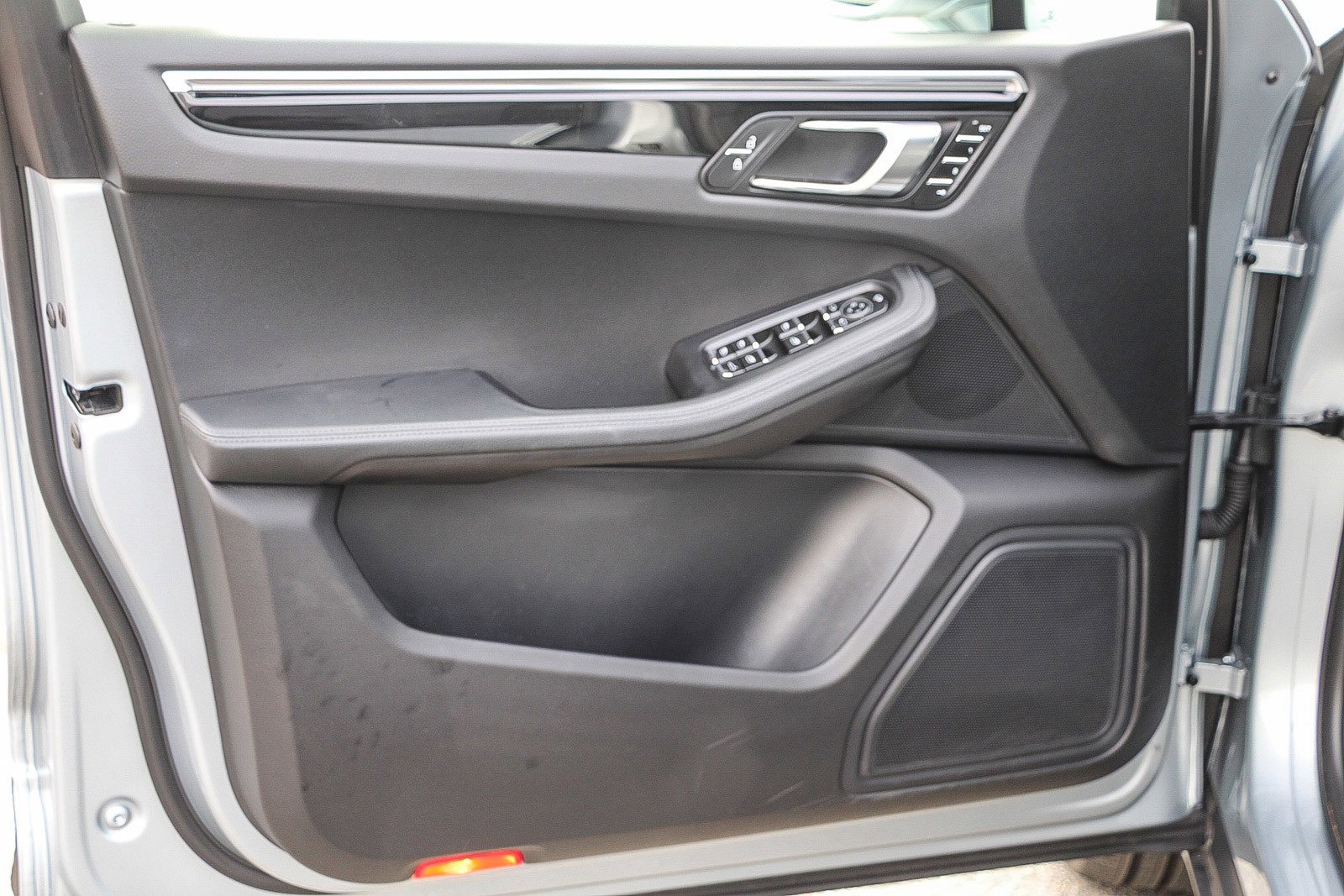 Used 2023 Porsche Macan S image 20