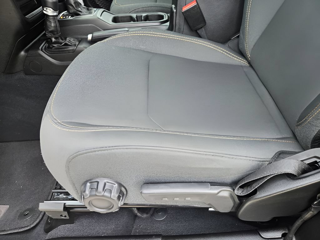 Used 2025 Jeep Wrangler Sport AWD/4WD image 21