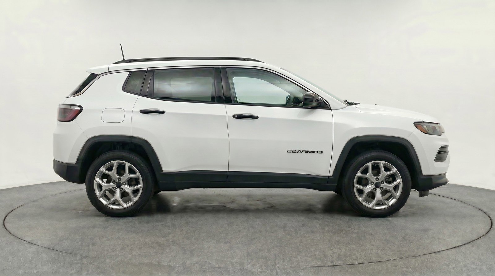 Used 2025 Jeep Compass Latitude AWD/4WD image 11