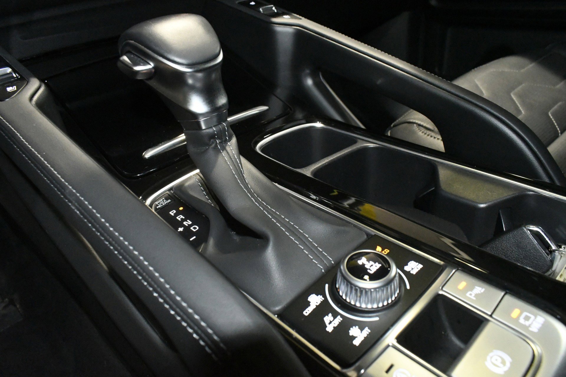 Used 2022 Kia Telluride SX w/ SX Prestige Package image 39