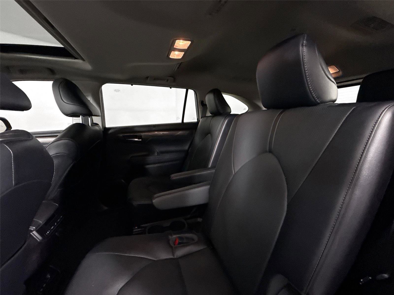 Used 2023 Toyota Highlander Limited AWD/4WD image 31