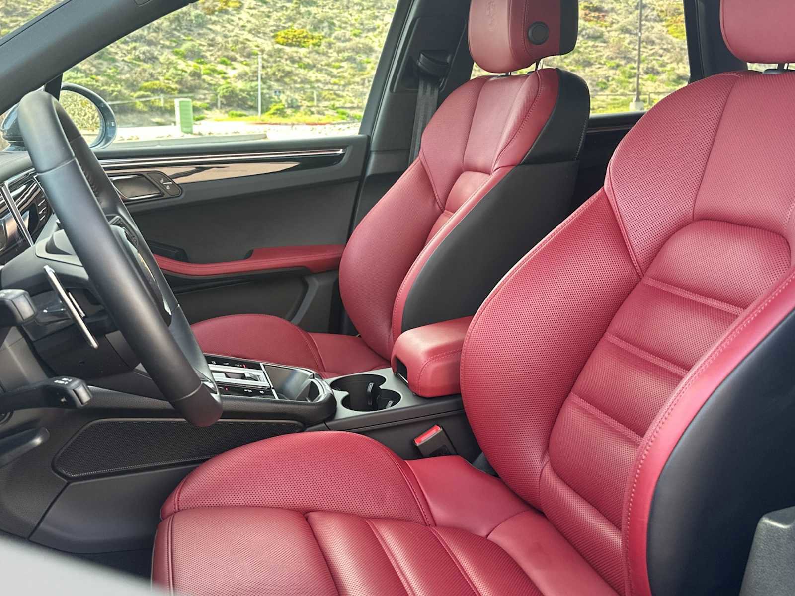 Used 2025 Porsche Macan Turbo image 5