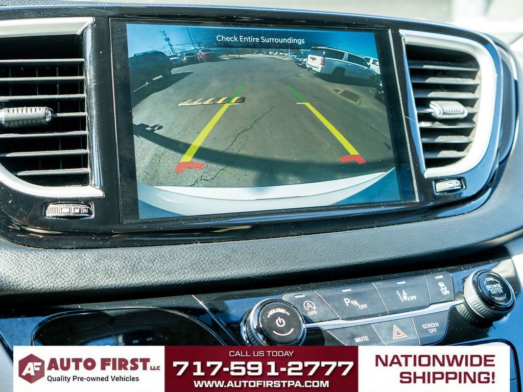 Used 2021 Chrysler Pacifica Touring-L FWD image 27