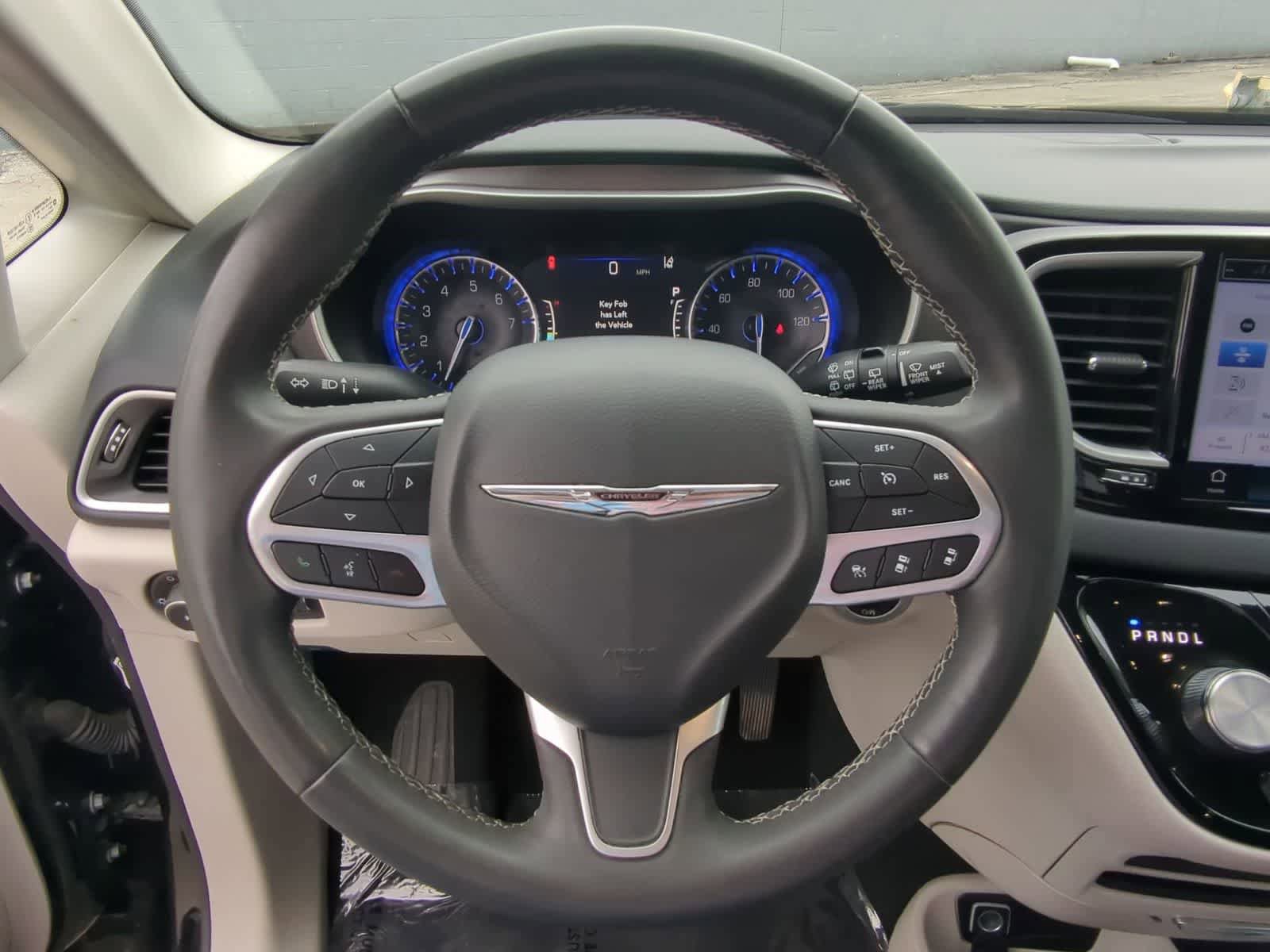 Used 2024 Chrysler Pacifica Touring-L FWD image 22