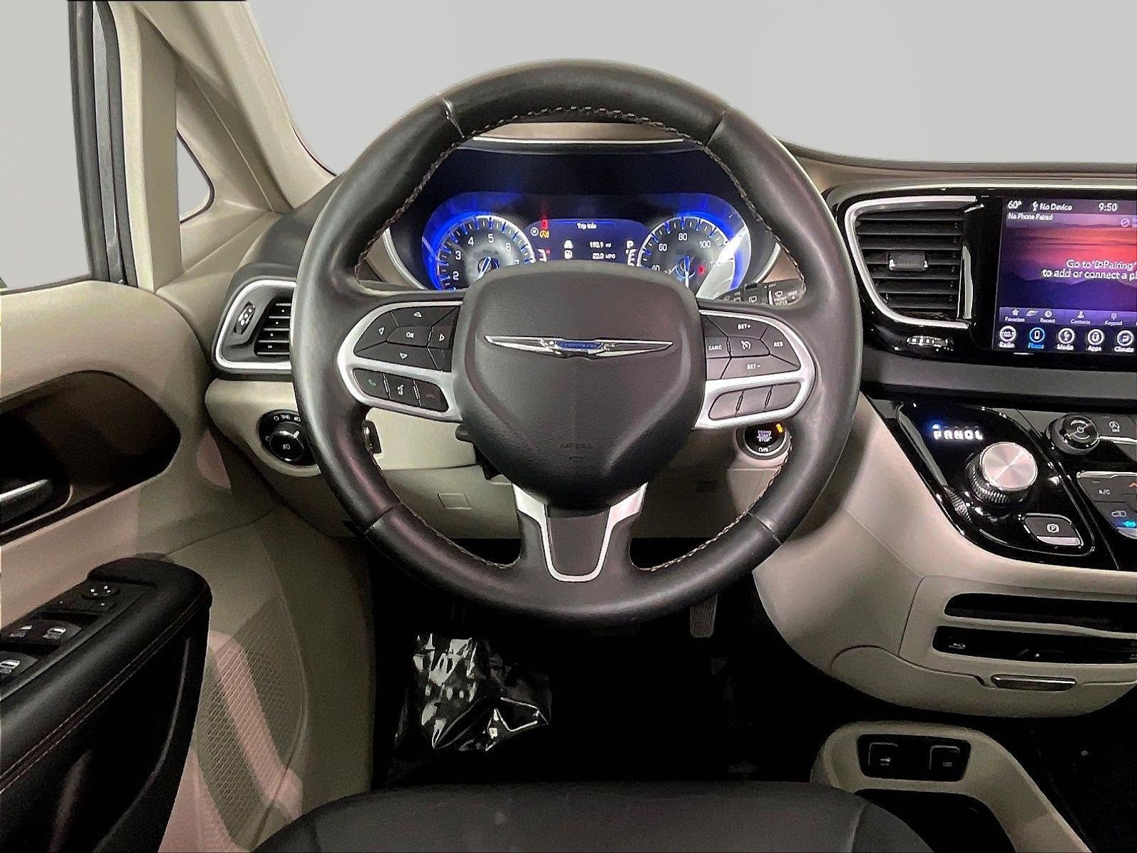 Used 2018 Chrysler Pacifica Touring-L Plus FWD image 8