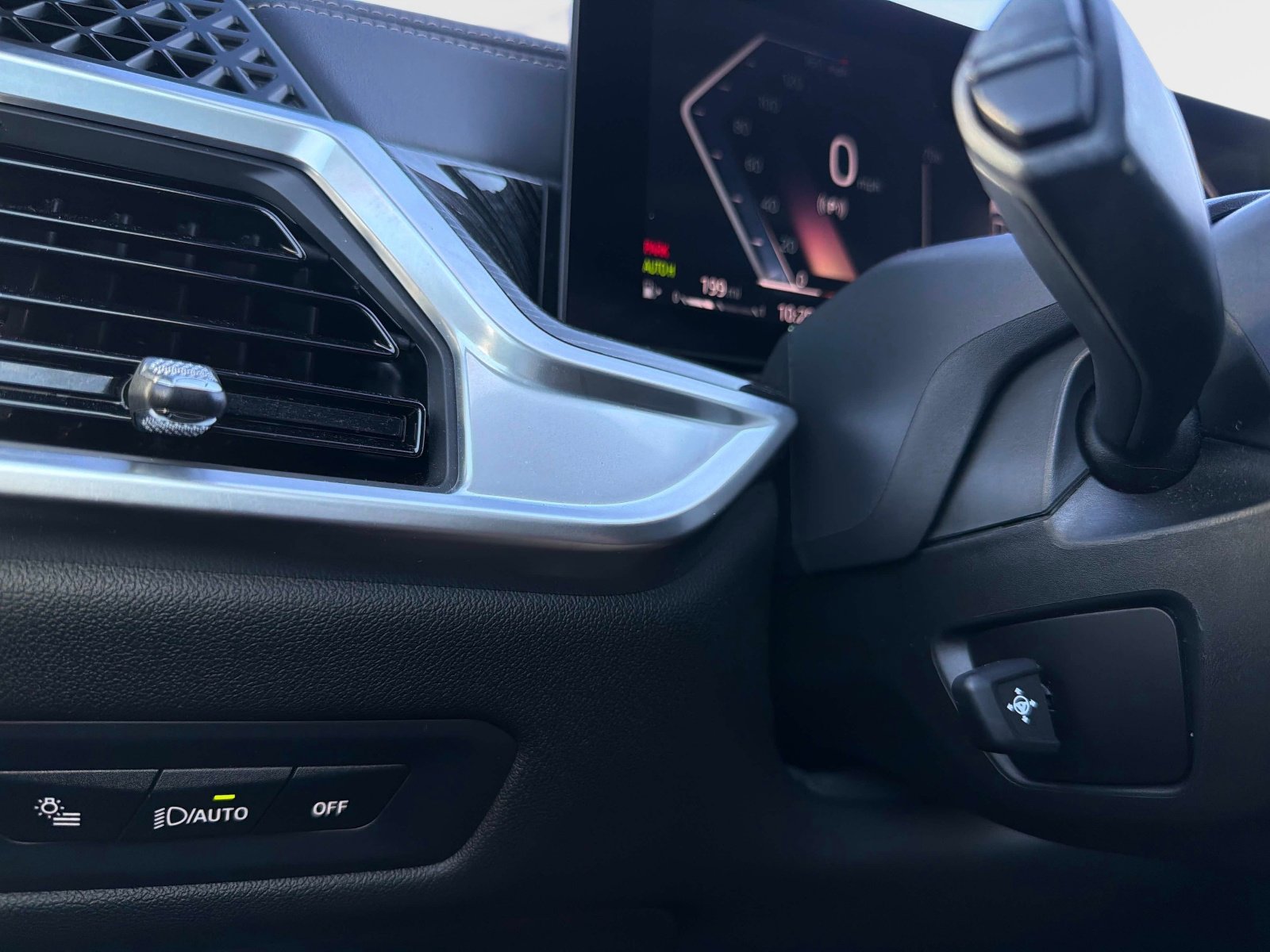Used 2025 BMW X5 sDrive40i w/ M Sport Package RWD image 41