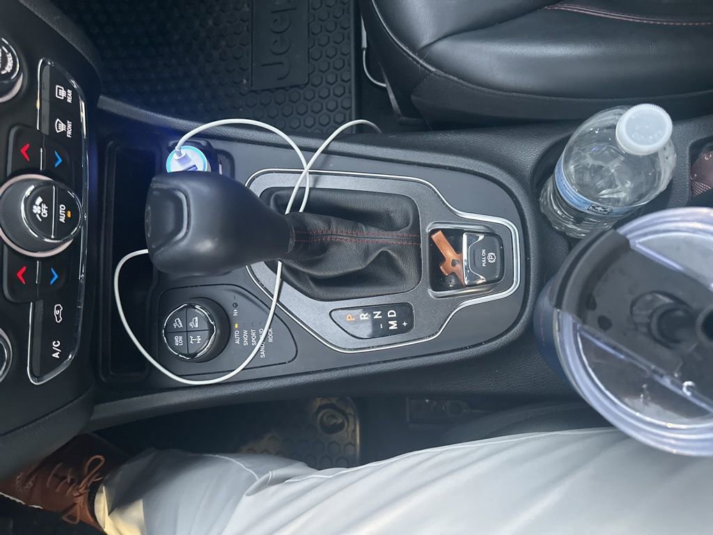 Used 2020 Jeep Cherokee Trailhawk w/ Comfort/Convenience Group image 16