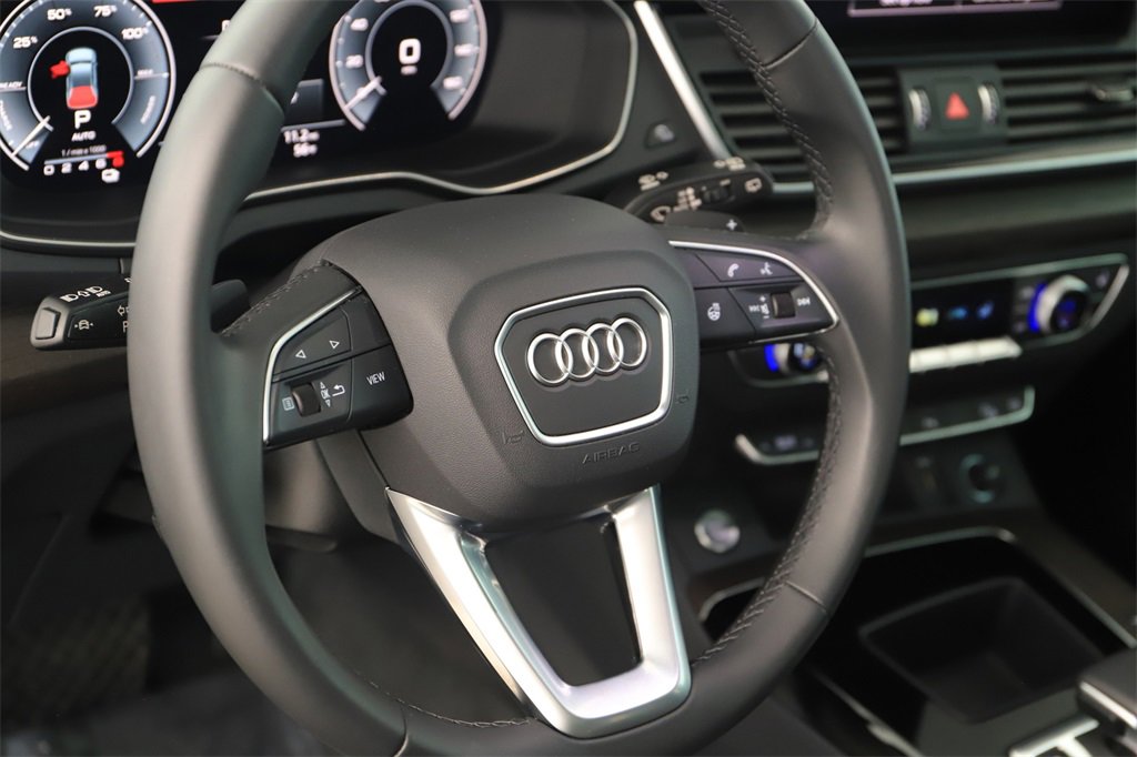 Used 2024 Audi Q5 e Premium w/ Convenience Package image 16