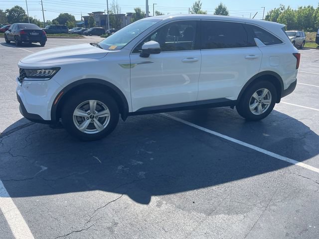 Used 2023 Kia Sorento LX AWD/4WD image 3