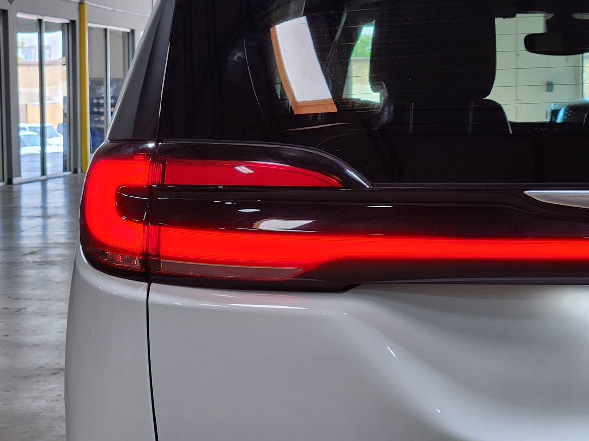 Used 2023 Chrysler Pacifica Touring-L FWD image 20