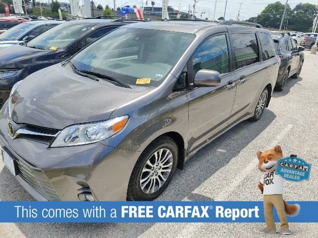 Used 2019 Toyota Sienna XLE w/ XLE Navigation Package FWD image 2