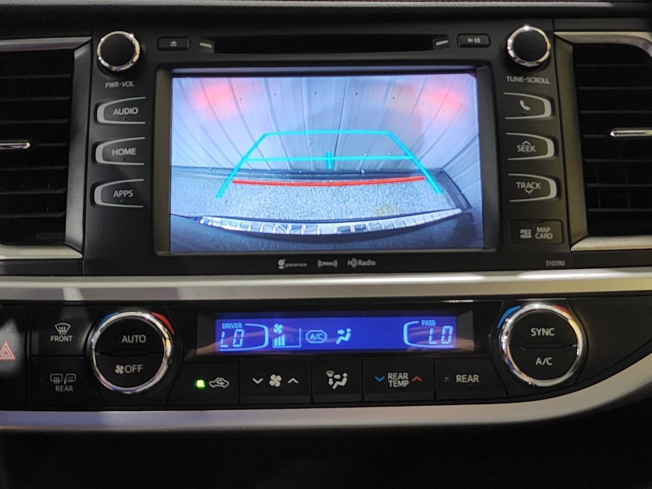 Used 2019 Toyota Highlander XLE AWD/4WD image 22