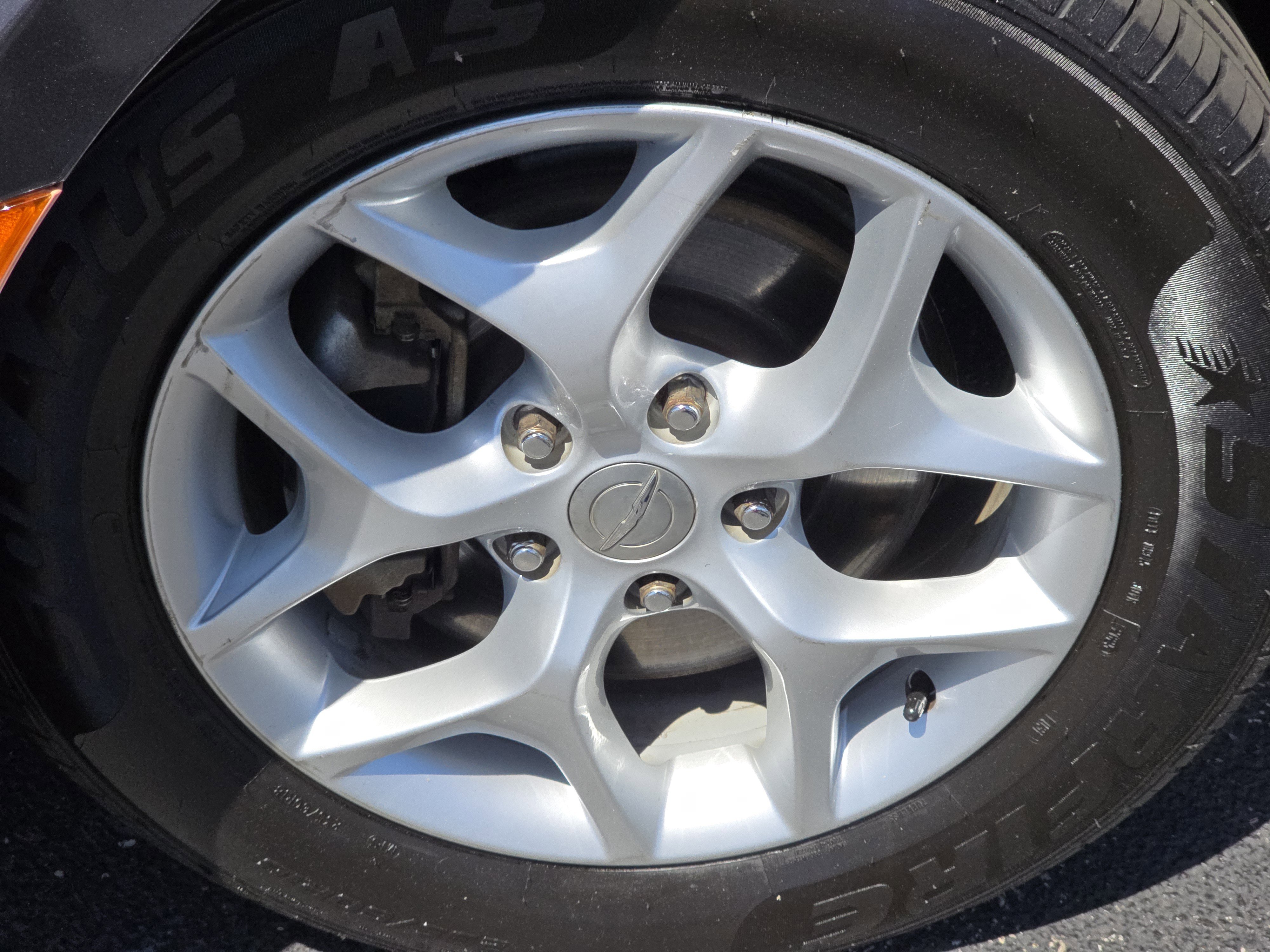 Used 2019 Chrysler Pacifica Touring Plus w/ Tire & Wheel Group FWD image 3