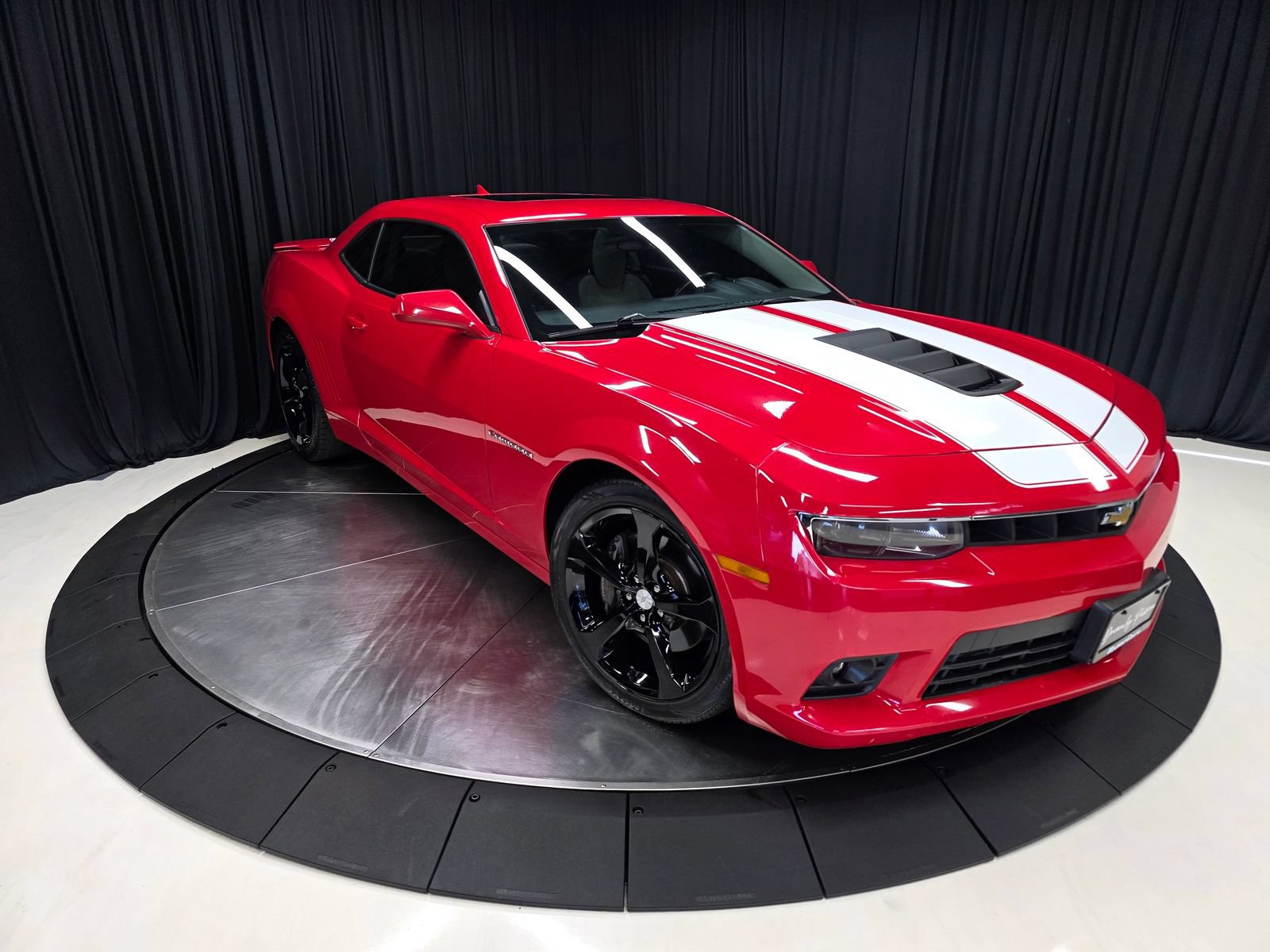 Used 2014 Chevrolet Camaro SS w/ RS Package RWD image 14