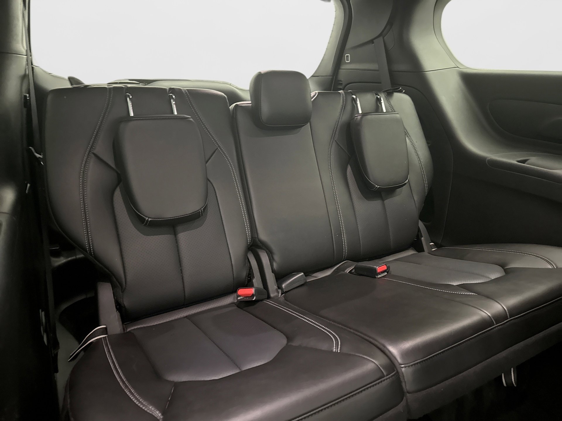 Used 2025 Chrysler Pacifica Select FWD image 18