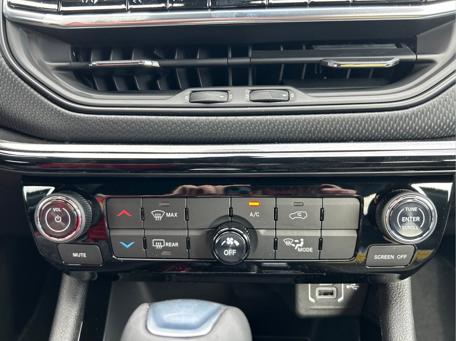 New 2026 Jeep Compass Latitude AWD/4WD image 28