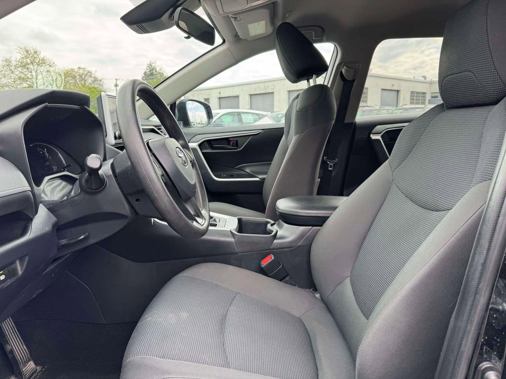 Used 2024 Toyota RAV4 LE AWD/4WD image 16