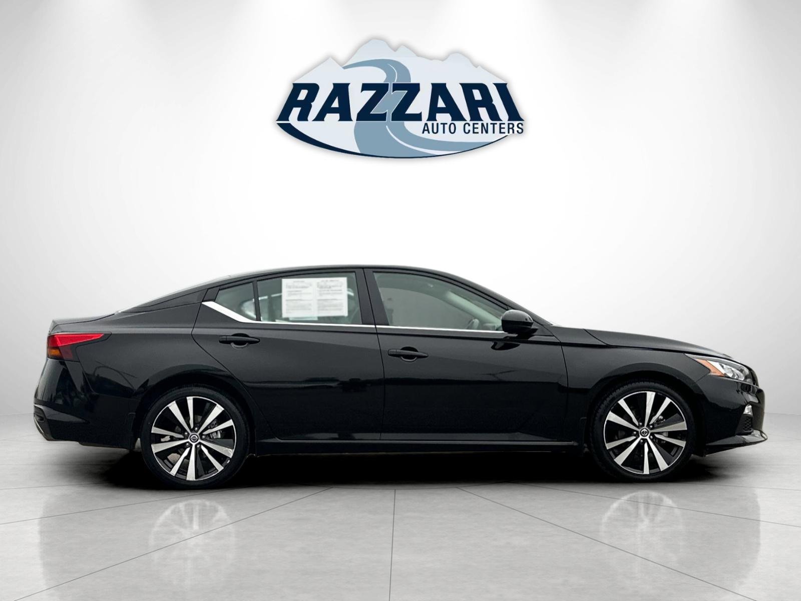 Used 2022 Nissan Altima 2.5 SR image 2