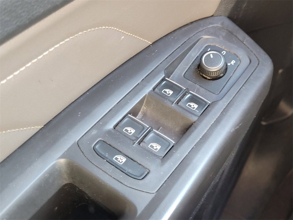 Used 2023 Volkswagen Atlas Cross Sport SEL image 23