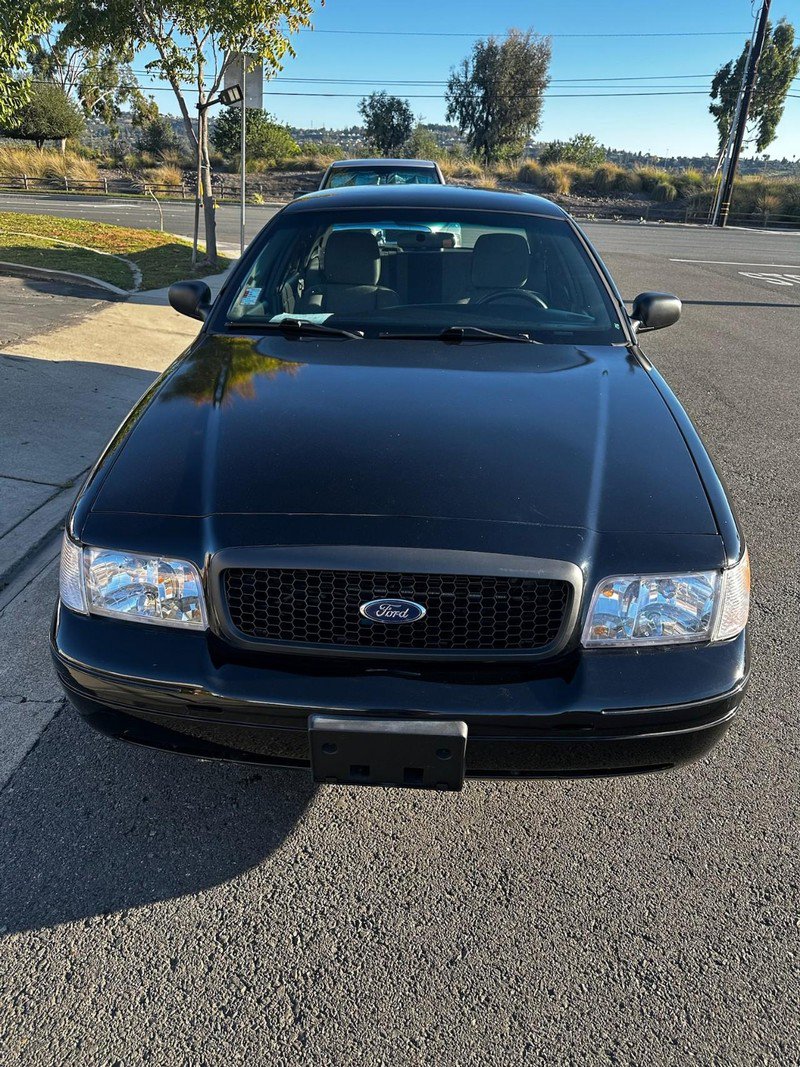 Used 2011 Ford Crown Victoria Police Interceptor w/ Base Police Prep Strobe Pkg image 4