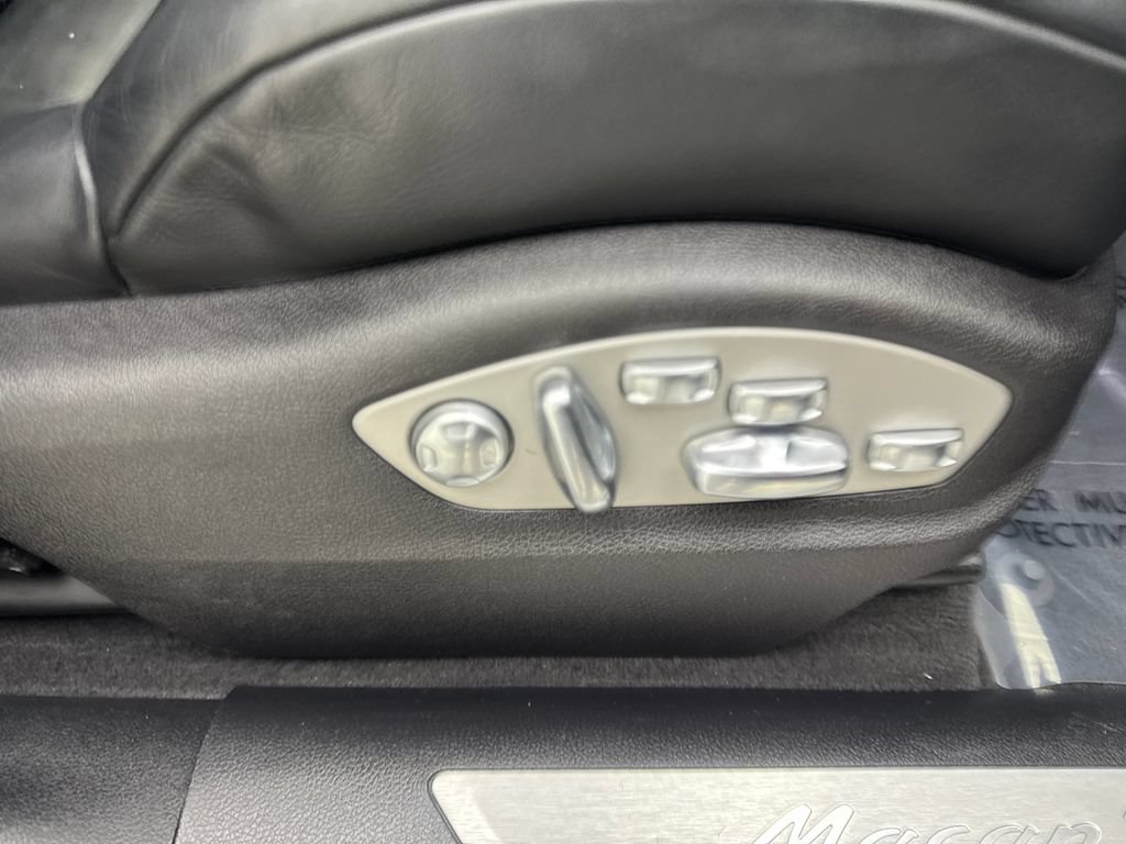 Used 2020 Porsche Macan Turbo AWD/4WD image 46