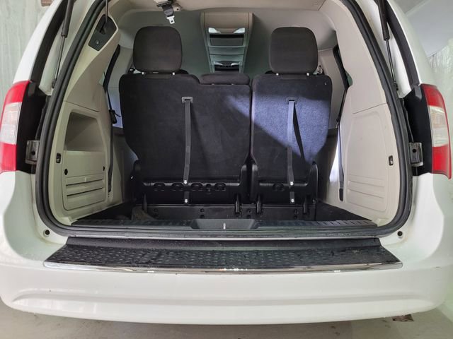 Used 2015 Chrysler Town & Country Touring w/ Driver Convenience Group image 49