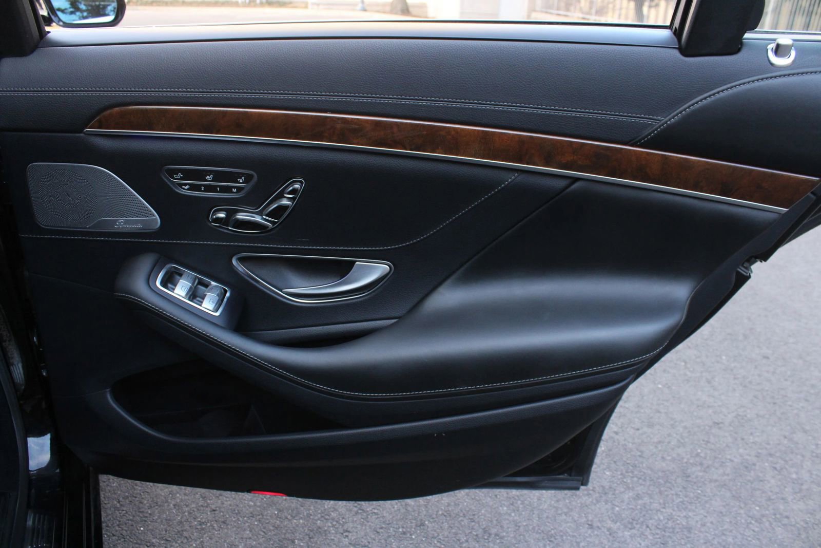 Used 2015 Mercedes-Benz S 550 4MATIC Sedan image 25