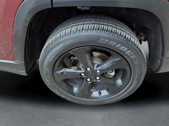 Used 2024 Jeep Grand Cherokee Altitude AWD/4WD image 7
