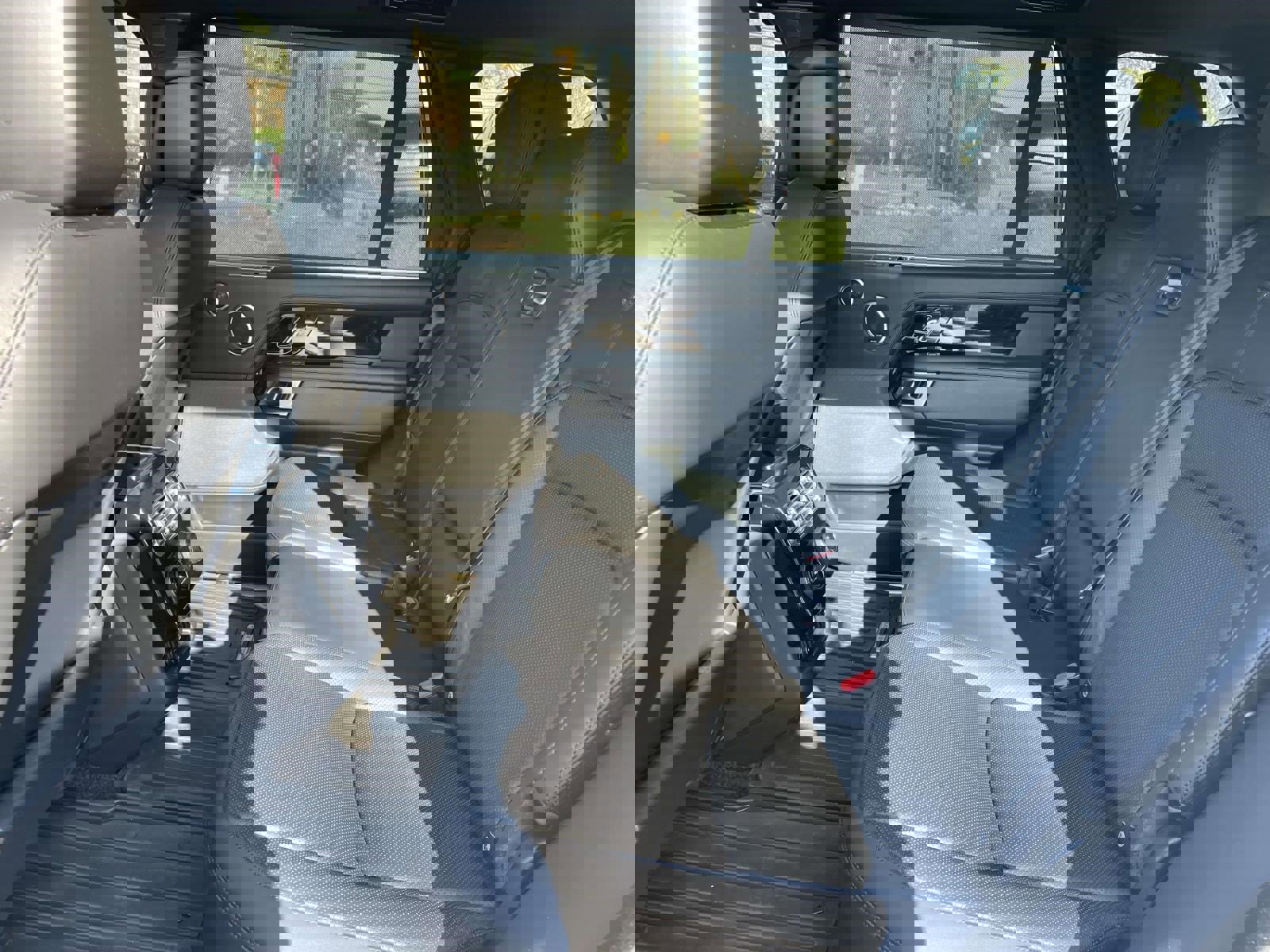 Used 2020 Land Rover Range Rover Long Wheelbase HSE image 15