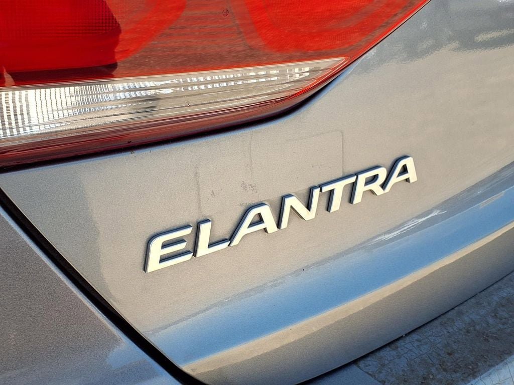 Used 2017 Hyundai Elantra SE FWD image 10