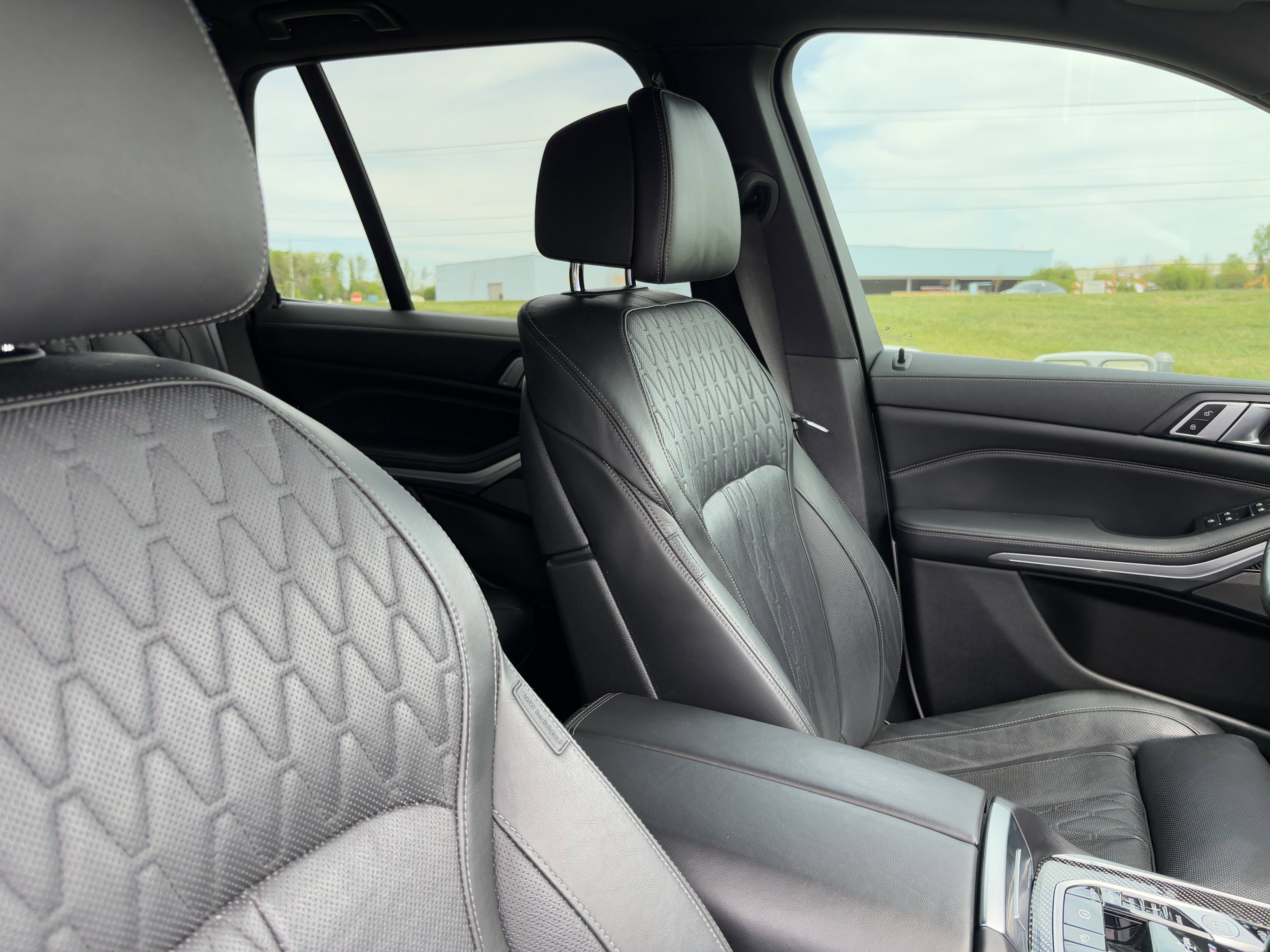 Used 2021 BMW X5 M50i w/ Premium Package image 35