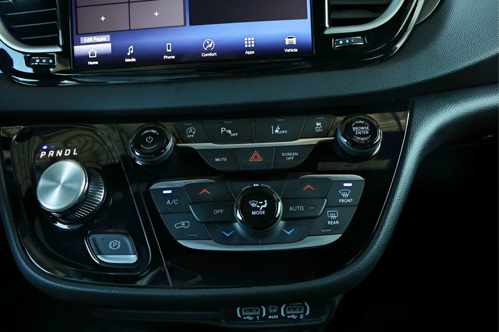 Used 2025 Chrysler Pacifica Select image 28