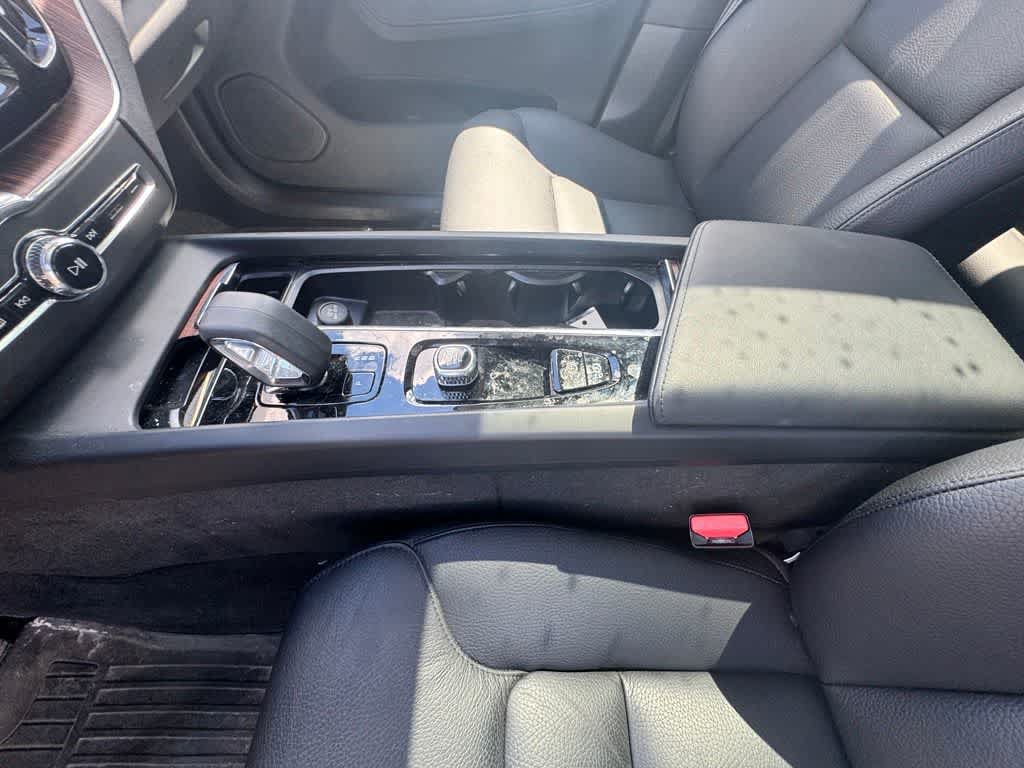 Used 2024 Volvo XC60 B5 Plus w/ Protection Package Premier AWD/4WD image 23
