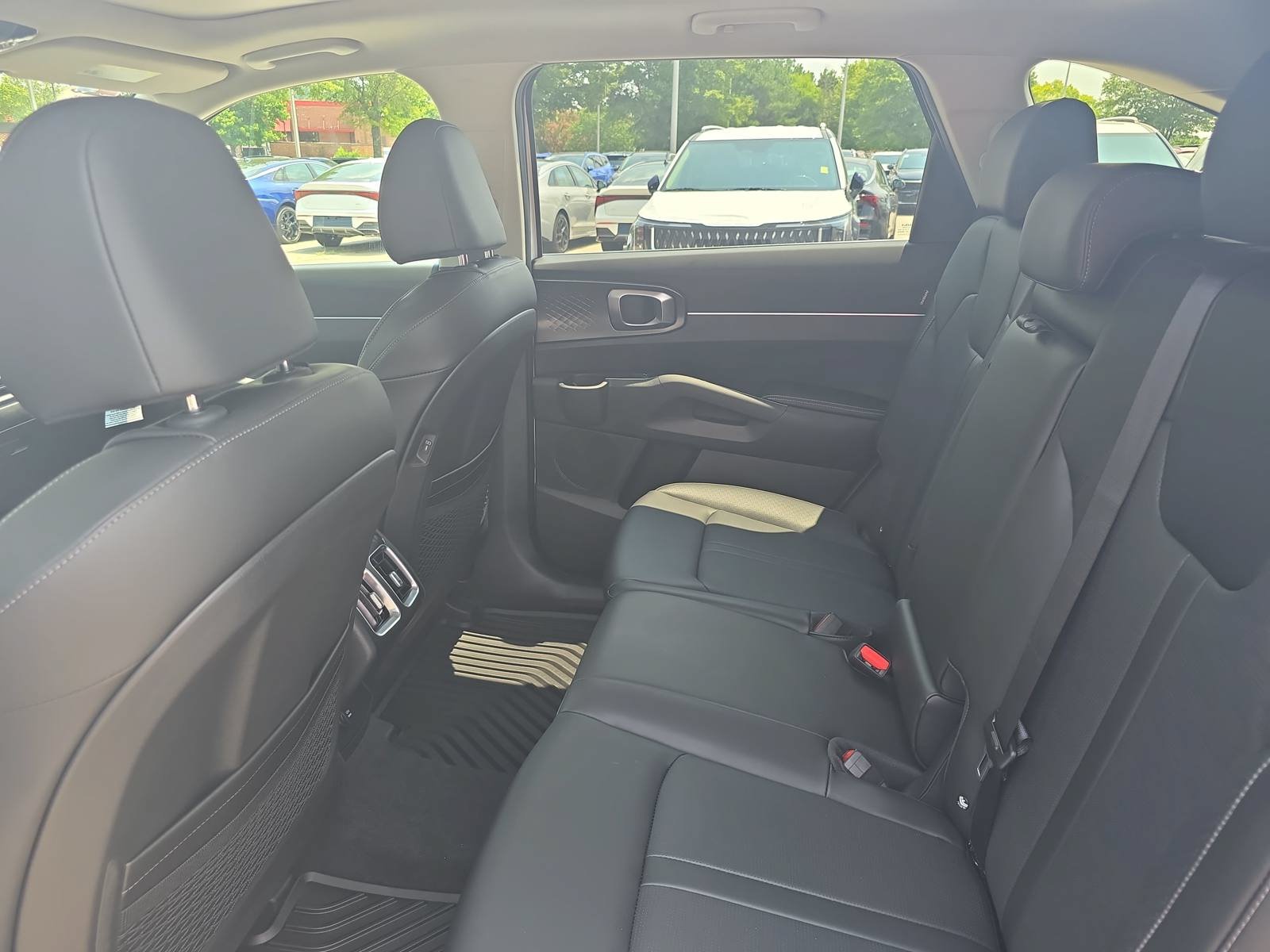 New 2026 Kia Sorento S w/ S Panoramic Sunroof Package FWD image 16