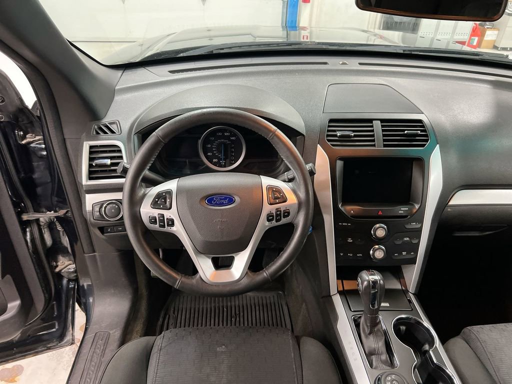Used 2015 Ford Explorer XLT w/ Equipment Group 201A image 11
