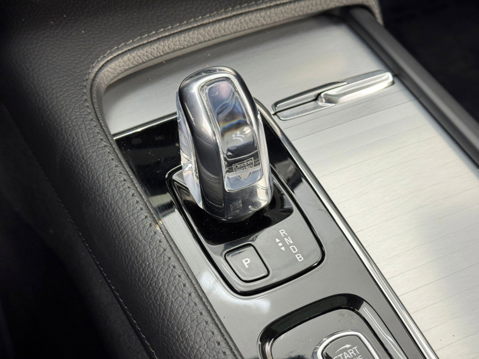 Used 2018 Volvo XC90 T8 Momentum w/ Convenience Package AWD/4WD image 31