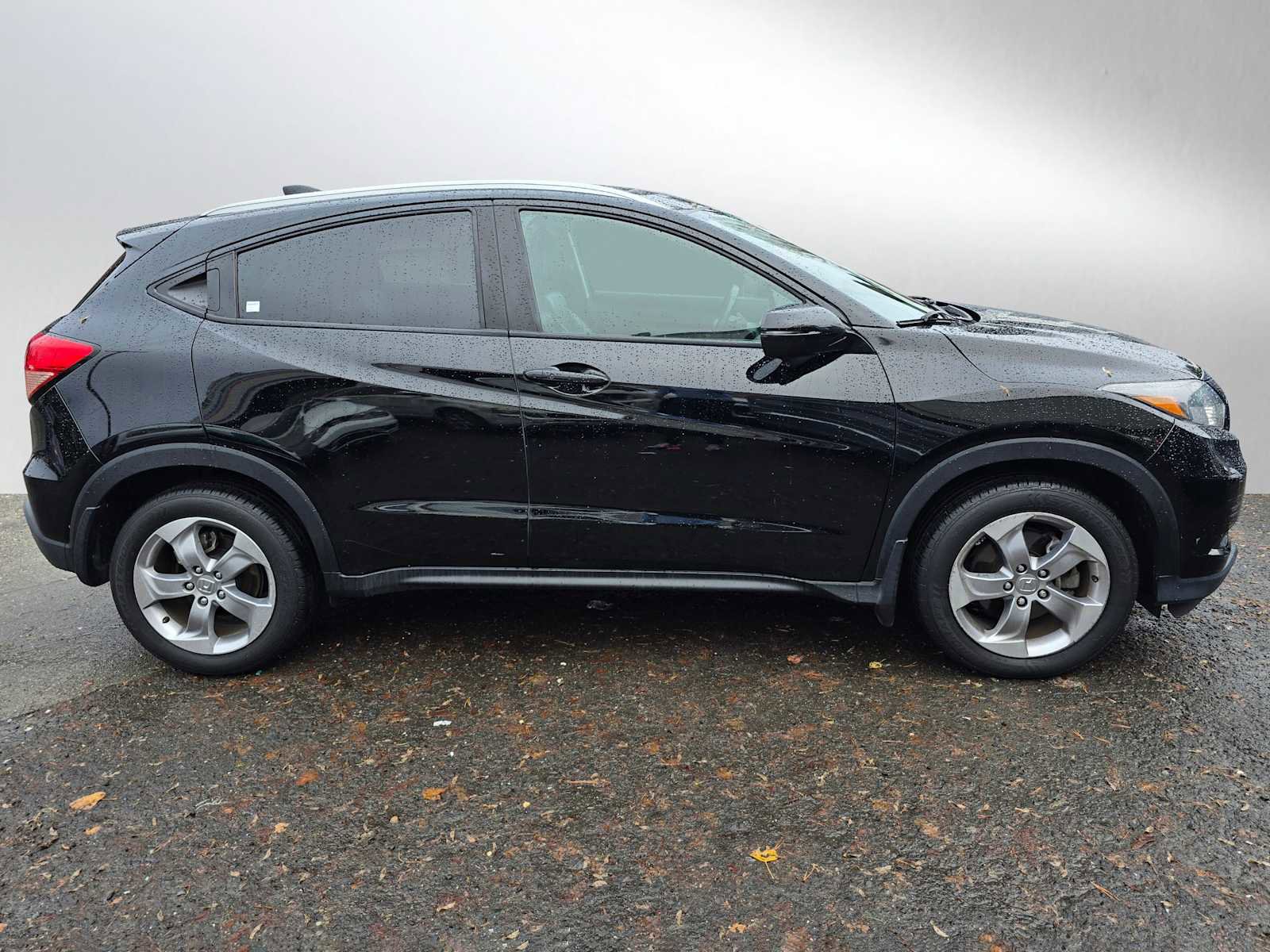 Used 2017 Honda HR-V EX-L image 2