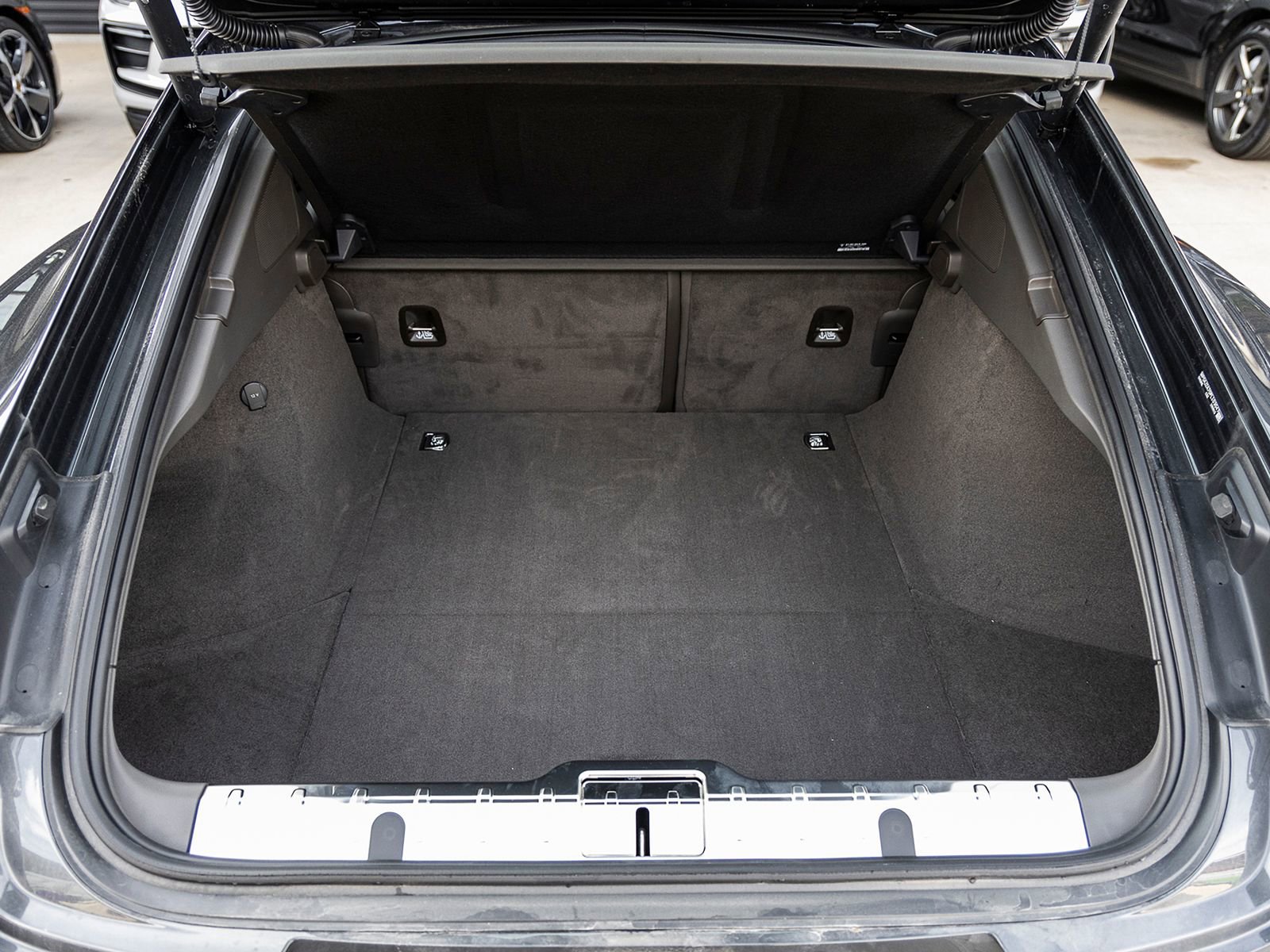 Certified 2023 Porsche Panamera Platinum Edition image 39