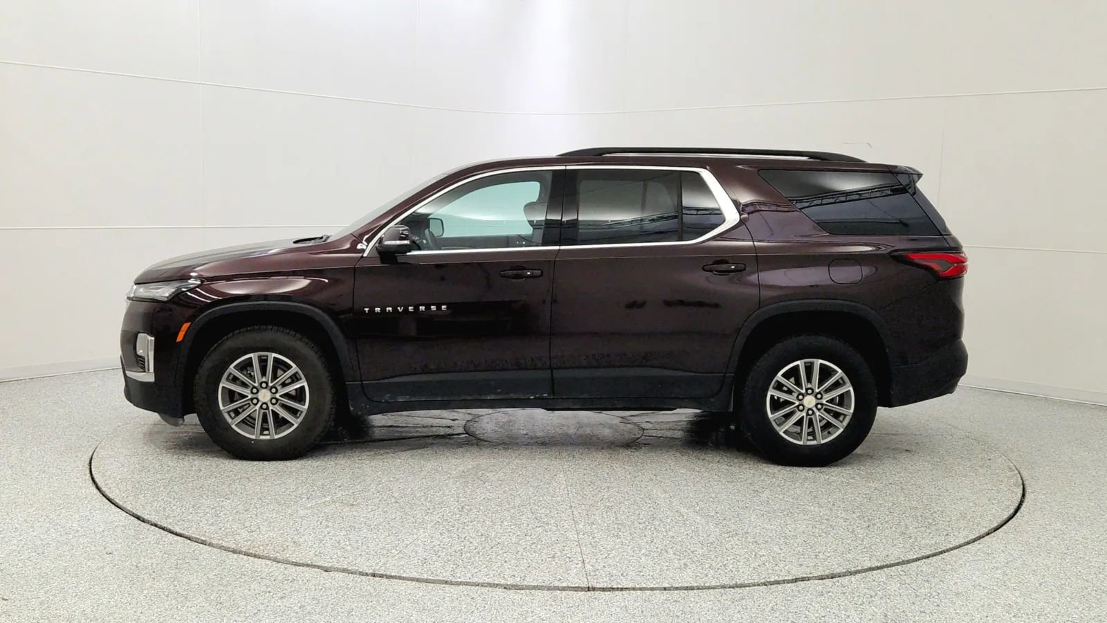 Used 2023 Chevrolet Traverse LT image 4