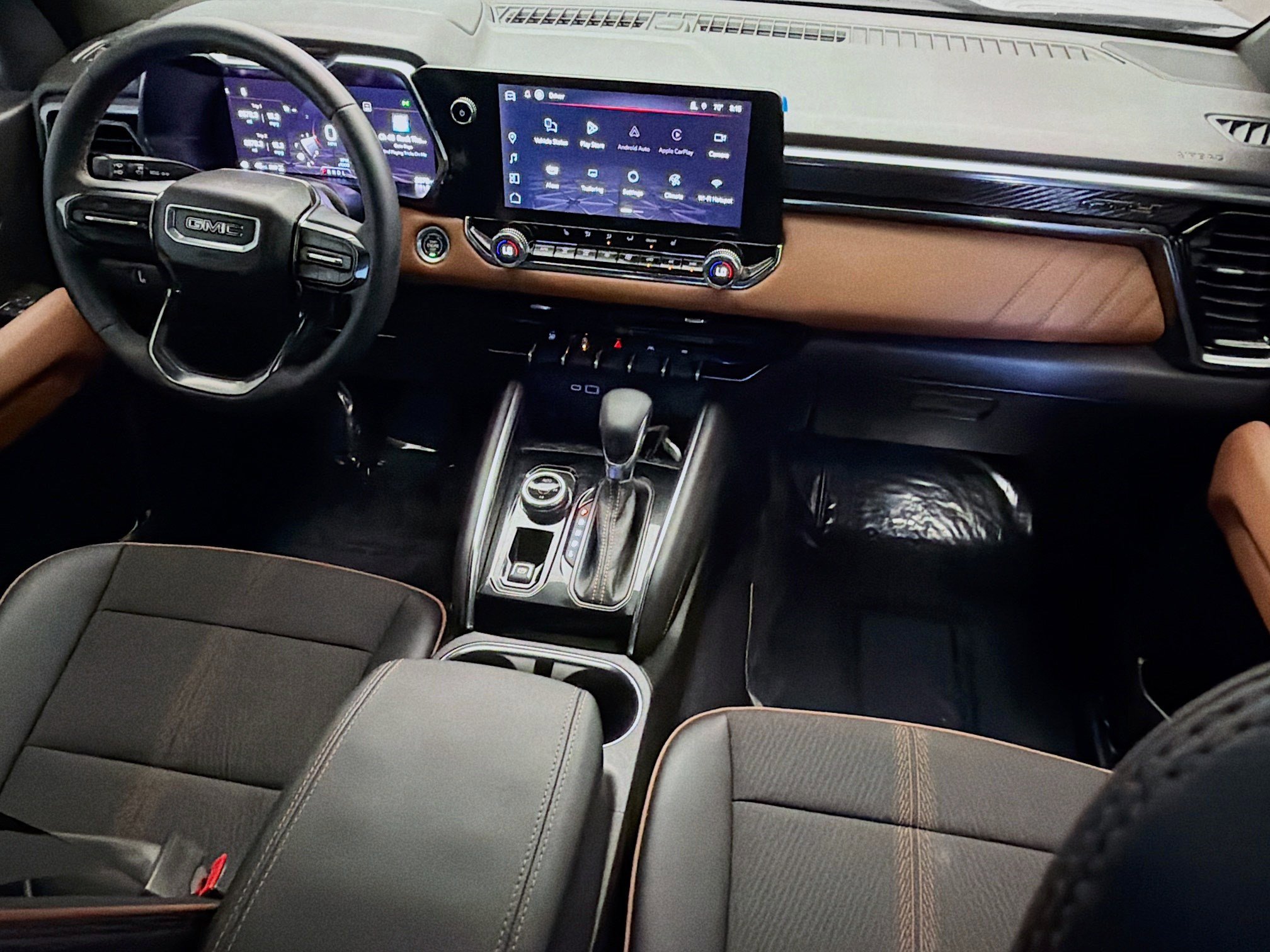 Used 2025 GMC Canyon AT4 image 12