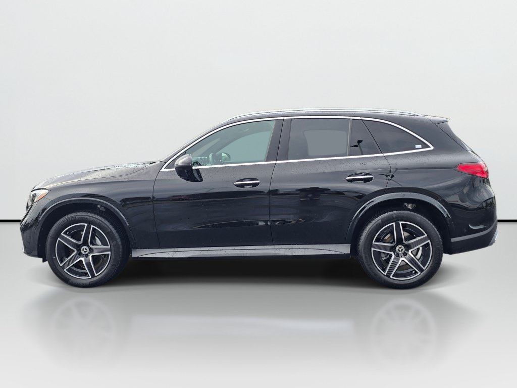 Used 2026 Mercedes-Benz GLC 300 4MATIC image 2