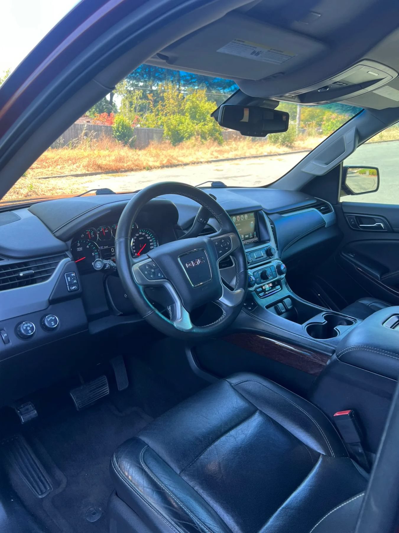 Used 2017 GMC Yukon SLT AWD/4WD image 11